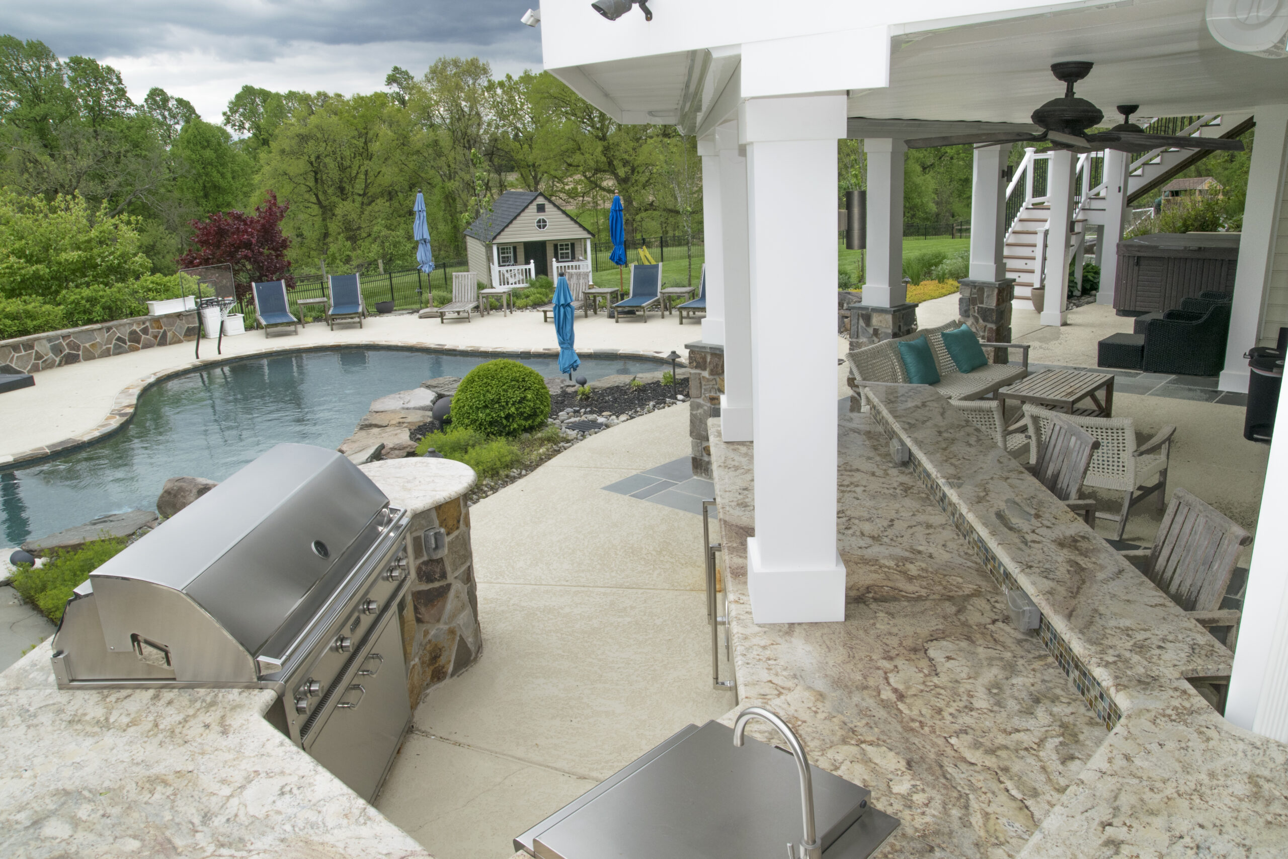 Well designed outdoor kitchen